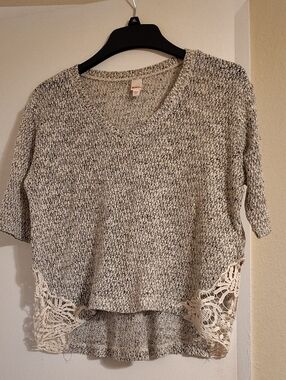 BONGO Gray Knit V-Neck Top with Cream Lace Trim